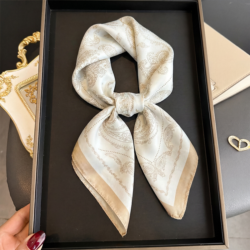 Silk Neck Scarf - Vintage Beżowa Apaszka Kwadratowa z Wzorem