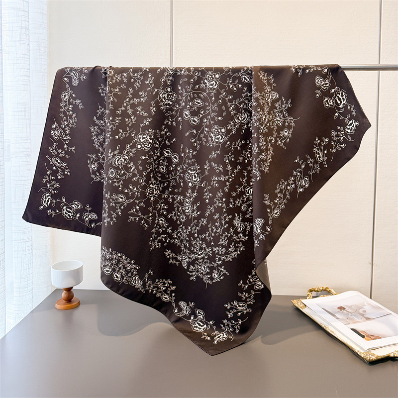 Luksusowa, vintage'owa kwadrat – Ascot Neck Scarf recenzja i cena