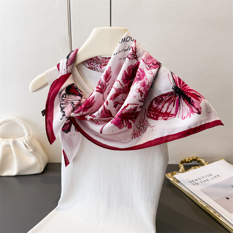 Kwadratowa jedwabna apaszka z  – Ascot Neck Scarf recenzja i cena