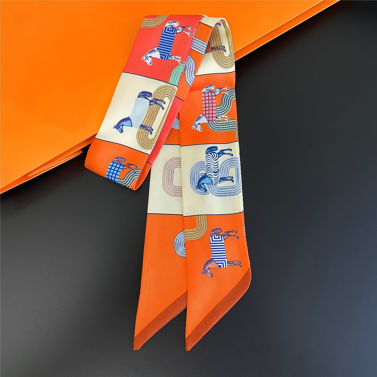 Jedwabne szaliki na szyję Skin – Ascot Neck Scarf recenzja i cena
