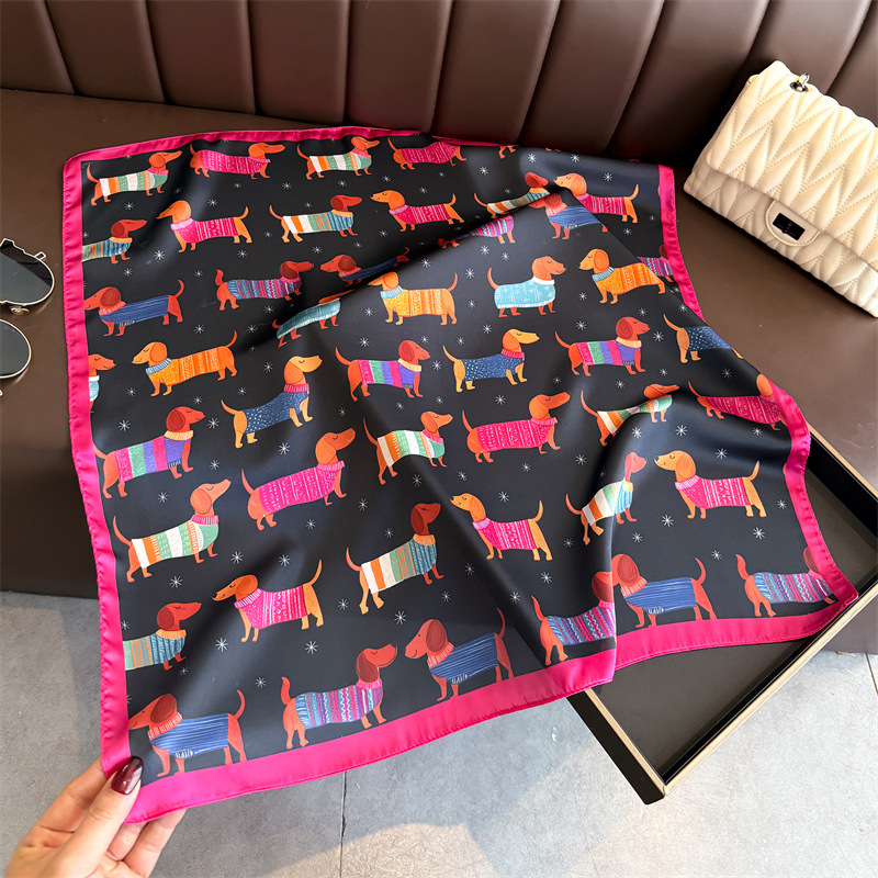 Modna bandanka z nadrukiem psa – Silk Neck Scarf recenzja i cena