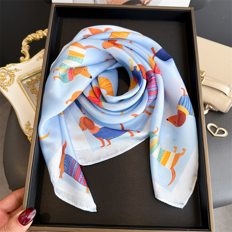 Modna bandanka z nadrukiem psa – Silk Neck Scarf recenzja i cena