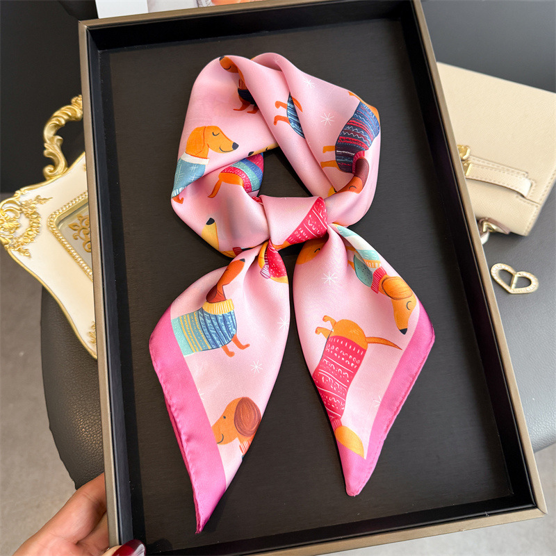 Modna bandanka z nadrukiem psa – Silk Neck Scarf recenzja i cena
