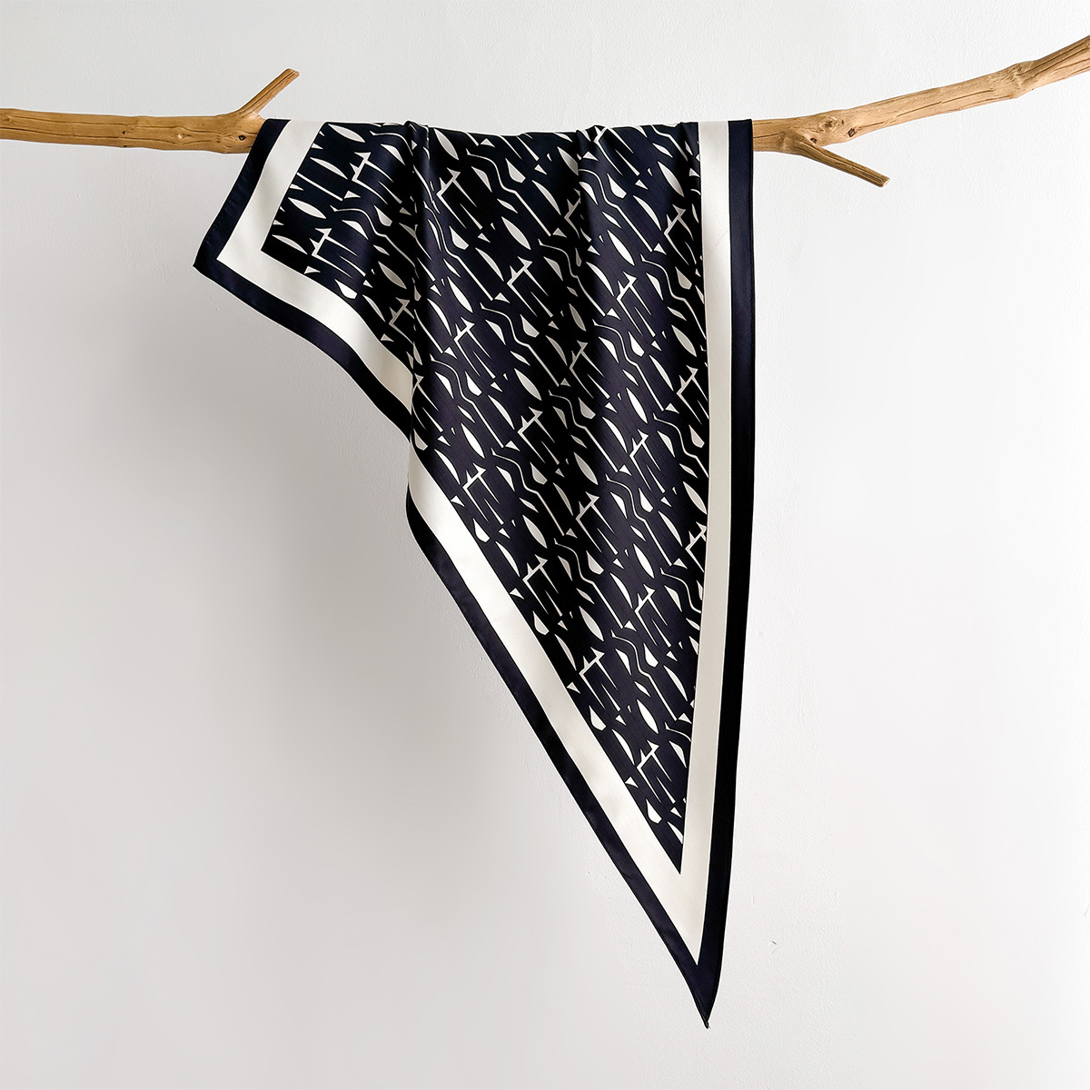 Wiosenna kwadratowa chusta z n – Silk Neck Scarf recenzja i cena